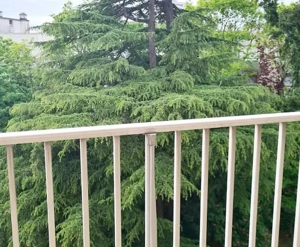 Pause Chezine - Terrace Near Park&river